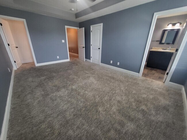 Building Photo - 703 Jim Brown Dr