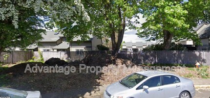 Building Photo - 1341 SW Maple Tree Ct