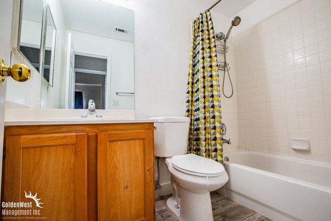 Building Photo - Beautifully Updated 3Bdm 2Ba Home near Sil...