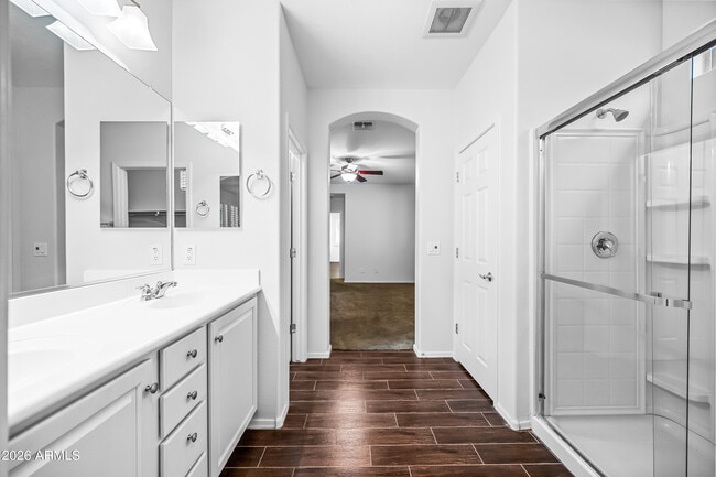 Building Photo - 2554 E Vermont Dr