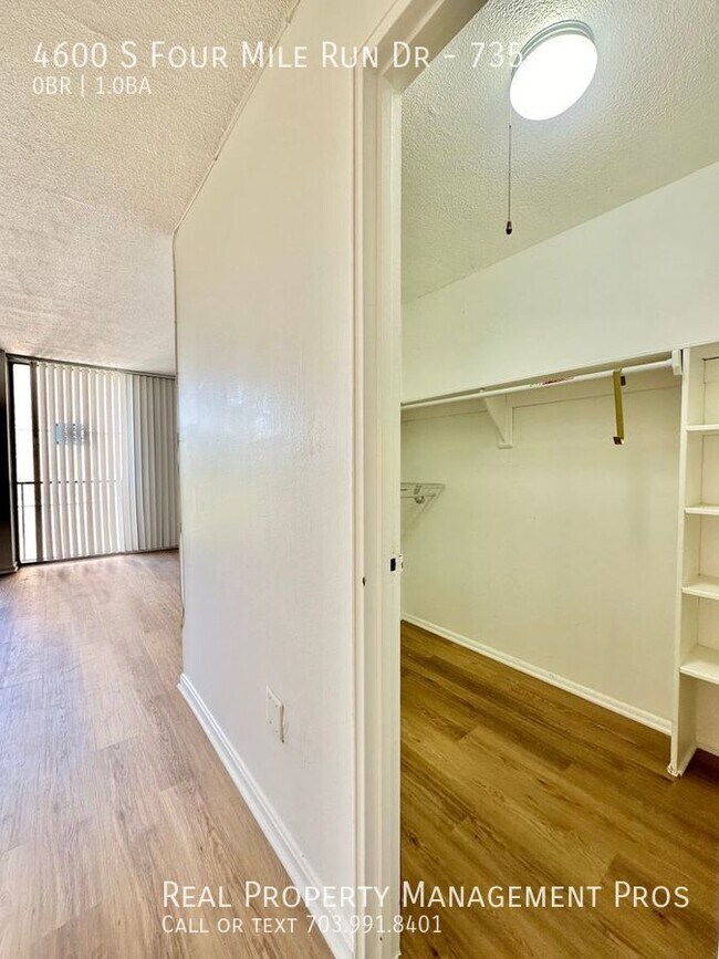 Building Photo - Light & Bright Studio w/ Creekside View- U...