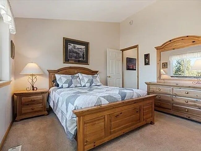 Building Photo - Want to live on a golf course with access ...