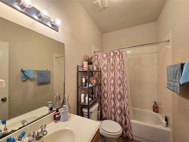 Building Photo - 204 Valona Loop