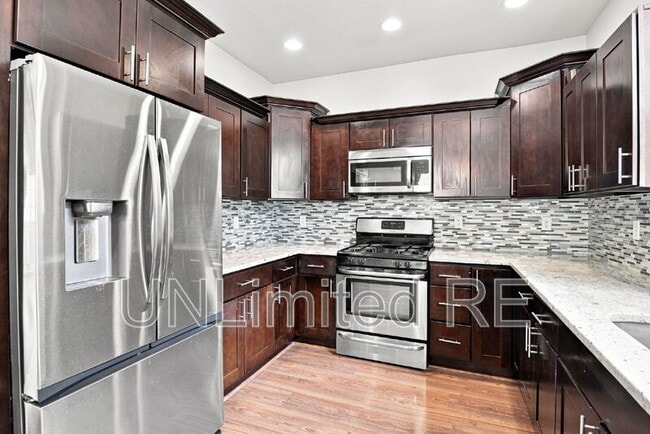 Building Photo - 2520 W Pikes Peak Dr