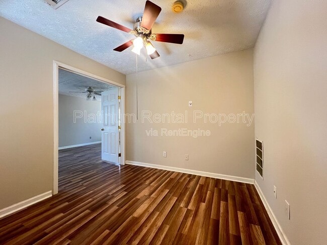 Building Photo - 231 Oak Grove Way