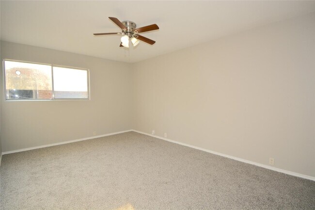 Building Photo - 2121 Fountain View Dr