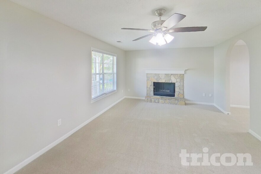 Building Photo - 3940 Michaels Creek Way