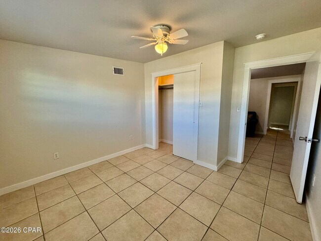 Building Photo - 106 N El Centro Blvd
