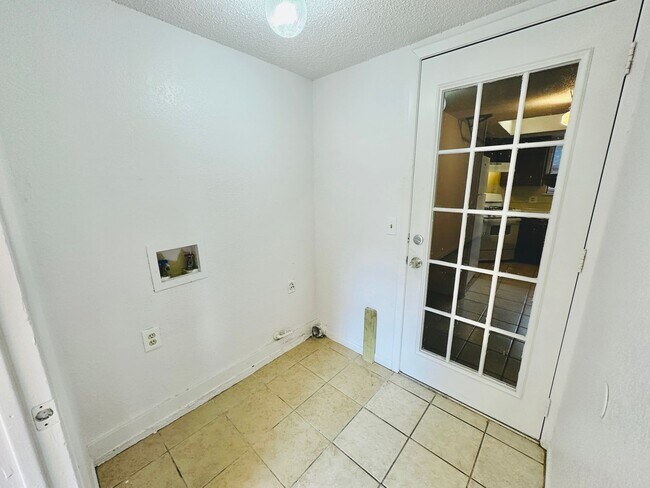 Building Photo - 152 RIDGE