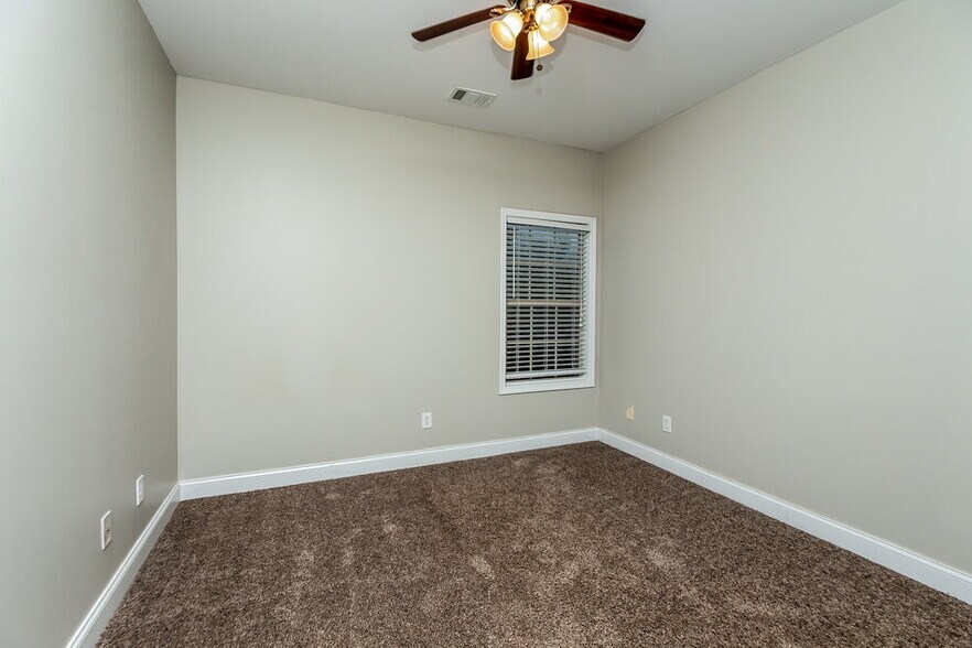 Building Photo - 112 Pristine Dr