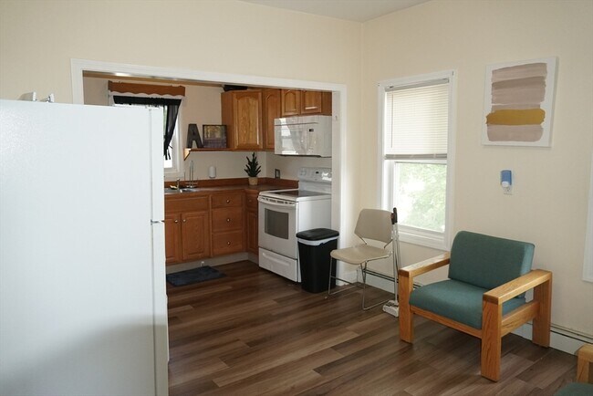 Building Photo - 170 Middleboro Ave