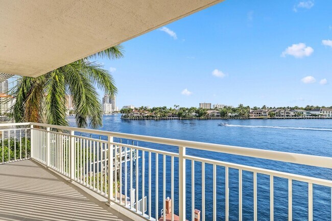 Building Photo - 511 Bayshore Dr