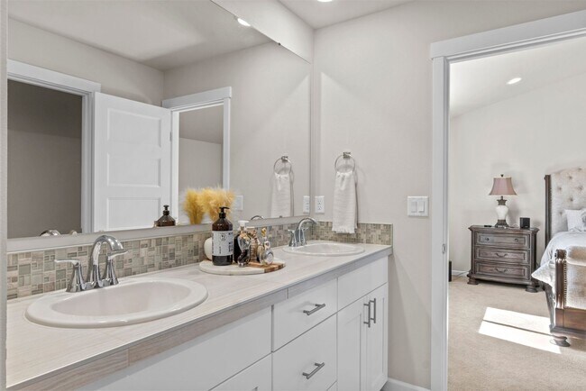 Building Photo - Beautiful 4 bedroom home
