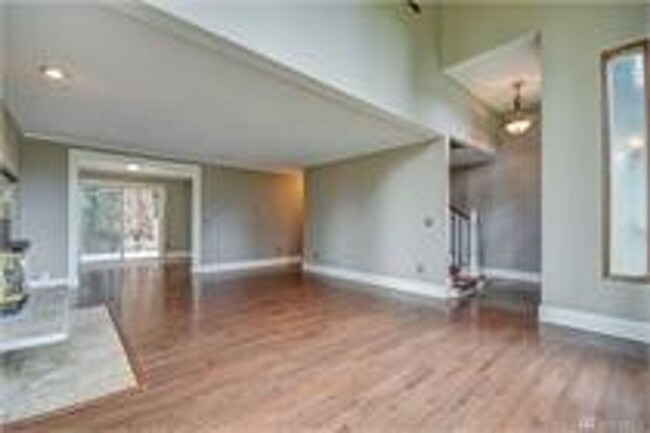 Building Photo - Fantastic 3 bedroom Home Now offering $200...