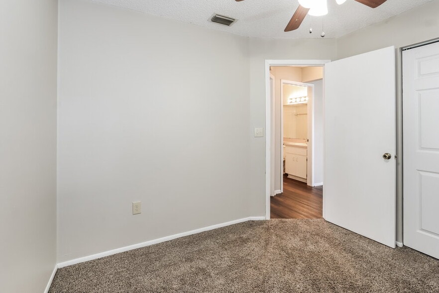 Building Photo - 409 Benson St