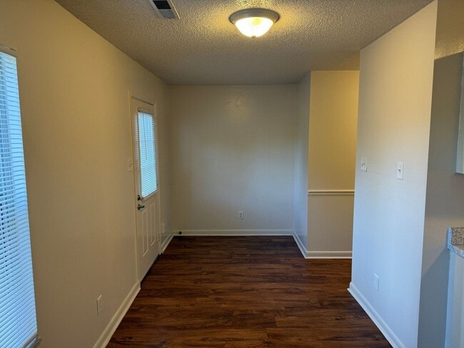 Building Photo - 1105 W Parkway Ave