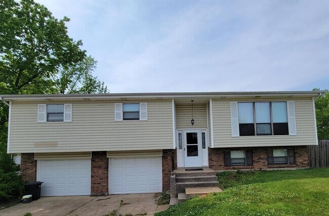 Primary Photo - 3932 Silver Ridge Dr