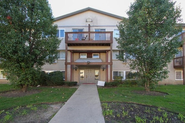 Building Photo - 655 Deepwoods Dr