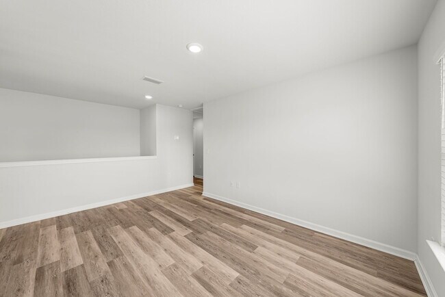 Building Photo - 5832 Viking Wy