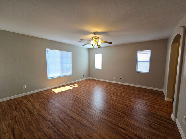 Building Photo - A Fabulous 4 Bedroom Home in N.Las Vegas 1 Bedroom Downstairs.