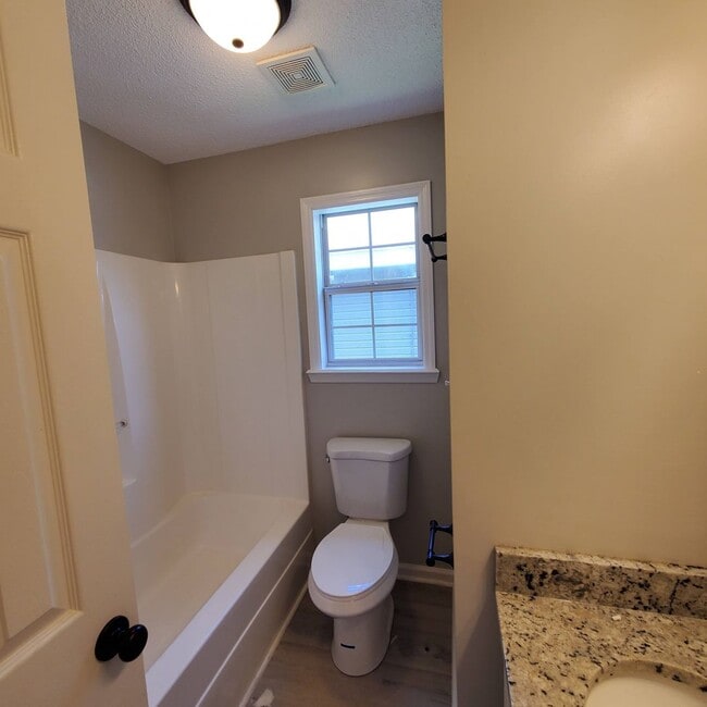 Building Photo - Southern Comfort: Your Dream Rental Home i...