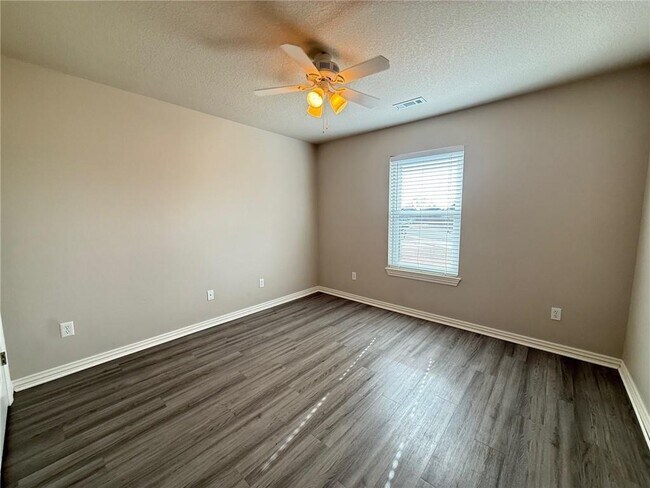 Building Photo - 1808 Lancaster Dr