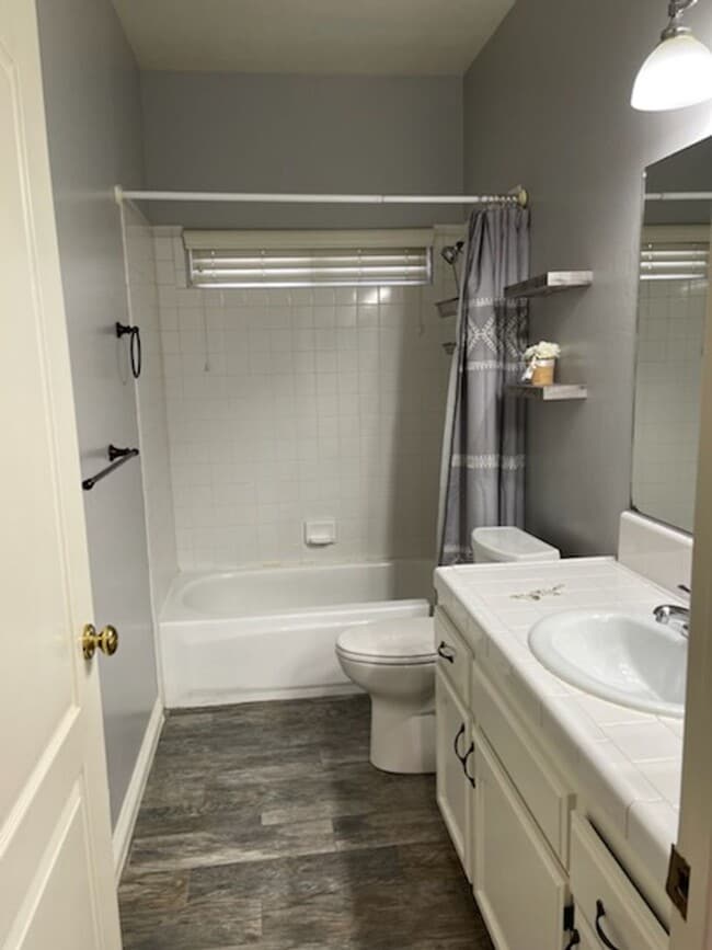 Building Photo - NW-WITH POOL !