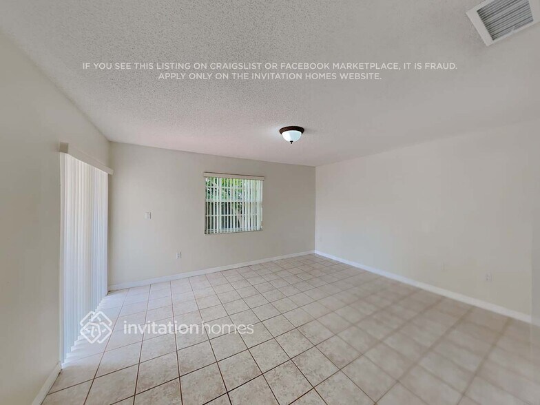 Building Photo - 957 NW 128th Pl