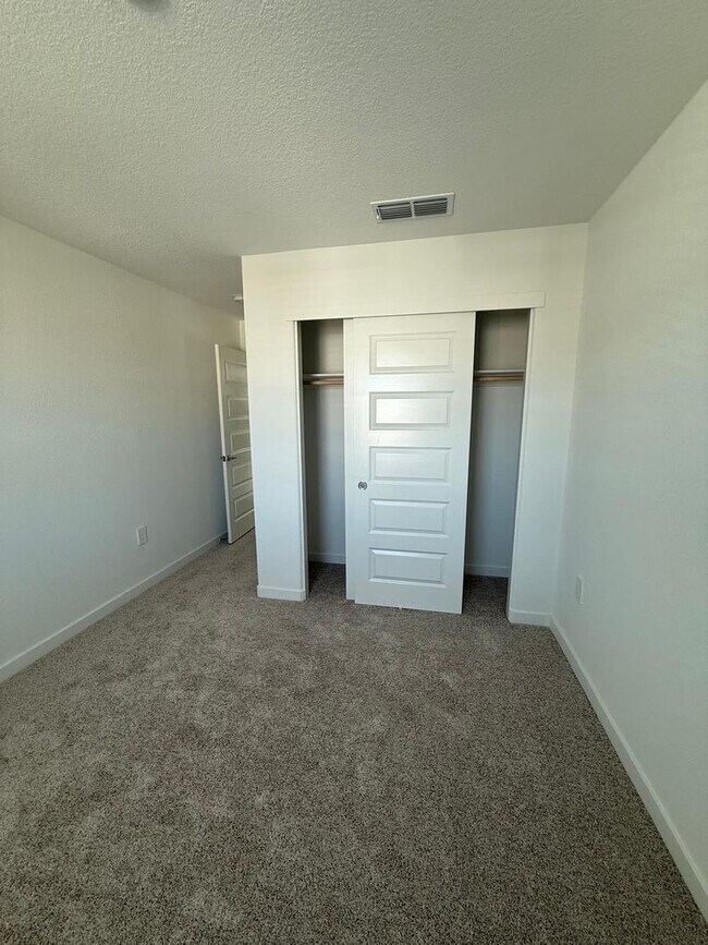 Building Photo - 171 Dock Cir