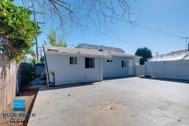 Building Photo - 14025 Victory Blvd