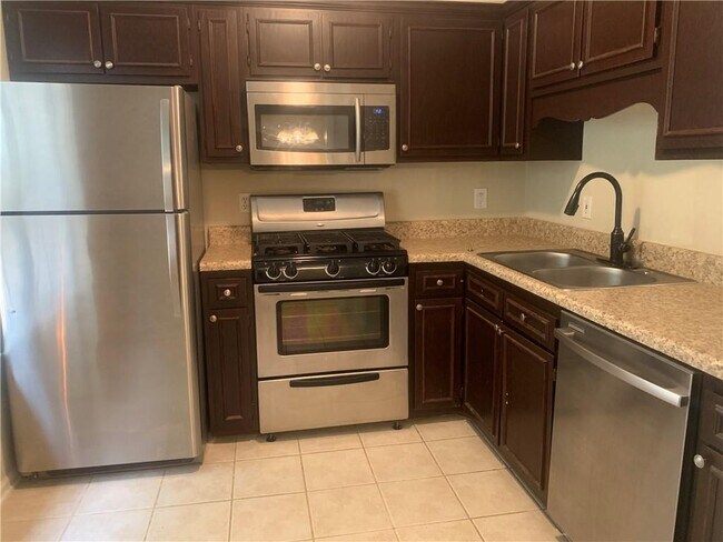 Building Photo - 1652 Grist Mill Dr