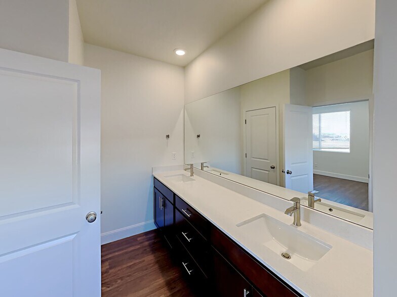 Building Photo - 3371 S 2580 W