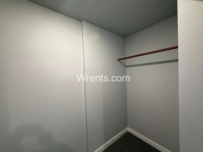 Building Photo - Half Off First Months Rent in Davenport!