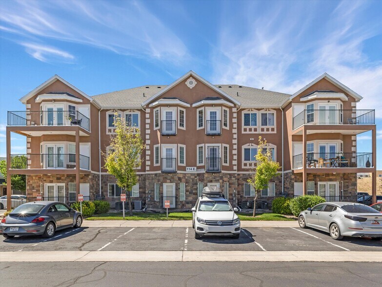 Building Photo - 114 E Bella Monte Dr