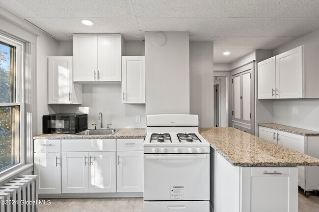 Building Photo - 776 Pawling Ave