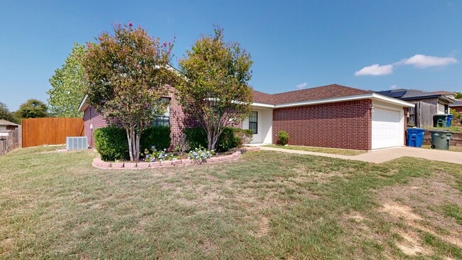 Building Photo - Completely repainted 4 bedroom ALL TILE ho...