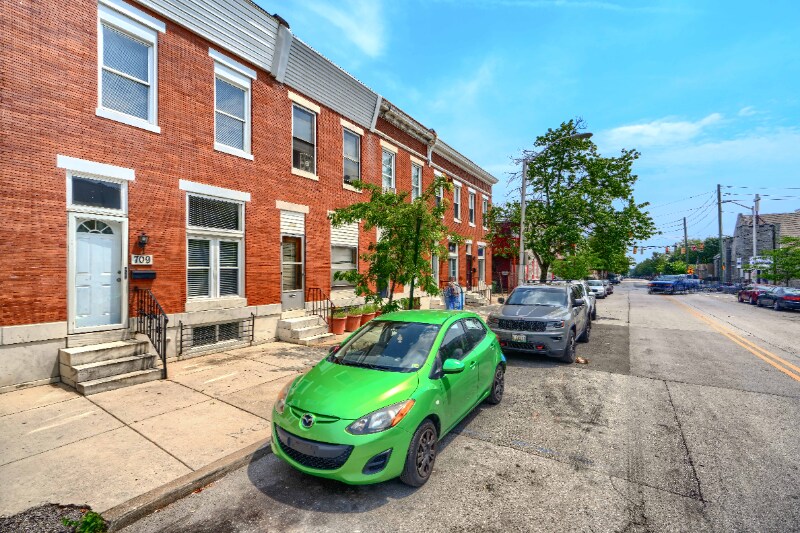 Building Photo - 709 N Linwood Ave