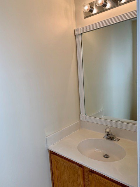 Building Photo - END-UNIT TOWNHOUSE FOR RENT - THE FARM