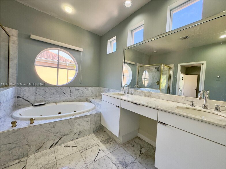 Building Photo - 3728 NE 208th Ter