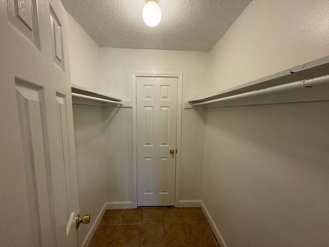 Building Photo - Gulf Breeze - Greenbriar Estates - 2 bedro...