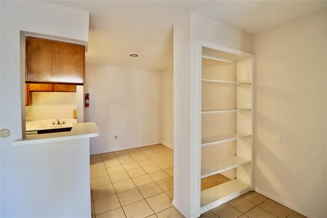 Building Photo - 9220 Bellwood Ln