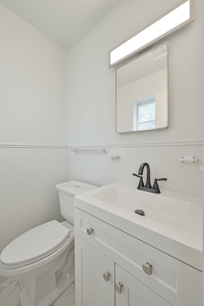 Building Photo - 3912 Parkwoods Ln