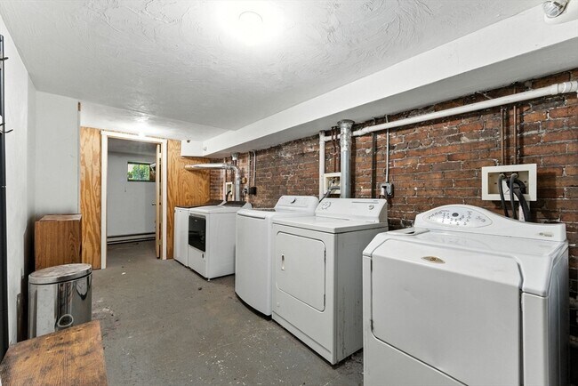 Building Photo - 19 Medford St