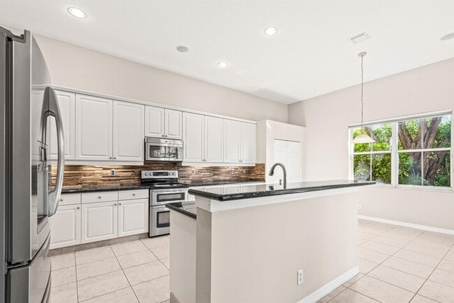 Building Photo - 1366 Crossbill Ct