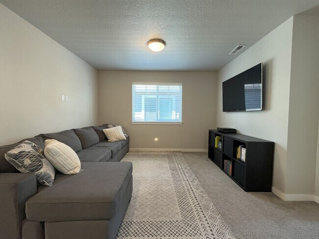 Building Photo - Spacious 3-Bedroom + Loft Home with Modern...
