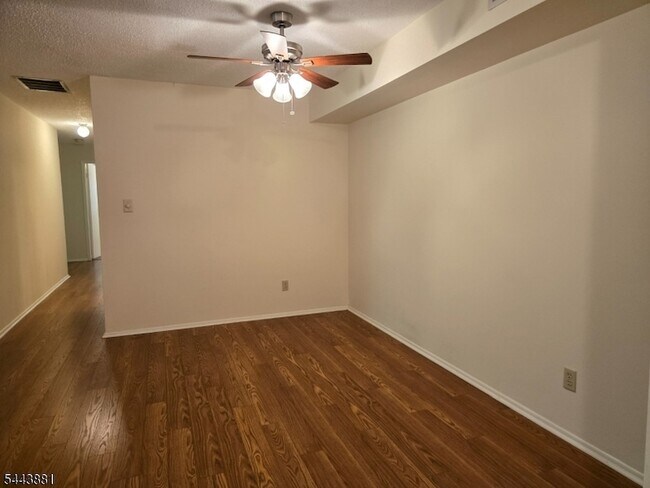 Building Photo - 71 Drake Ln