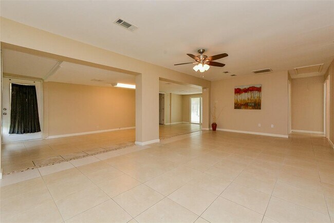 Building Photo - 16326 Cypress Bend Dr