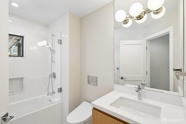 Building Photo - 1435 Lakeview Dr