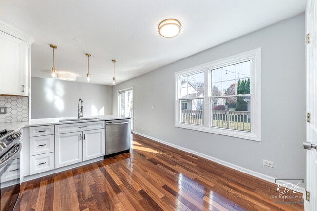 Building Photo - 350 Pearson Cir