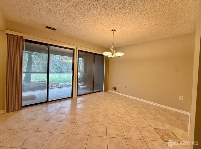 Building Photo - 256 Willowbrook Dr